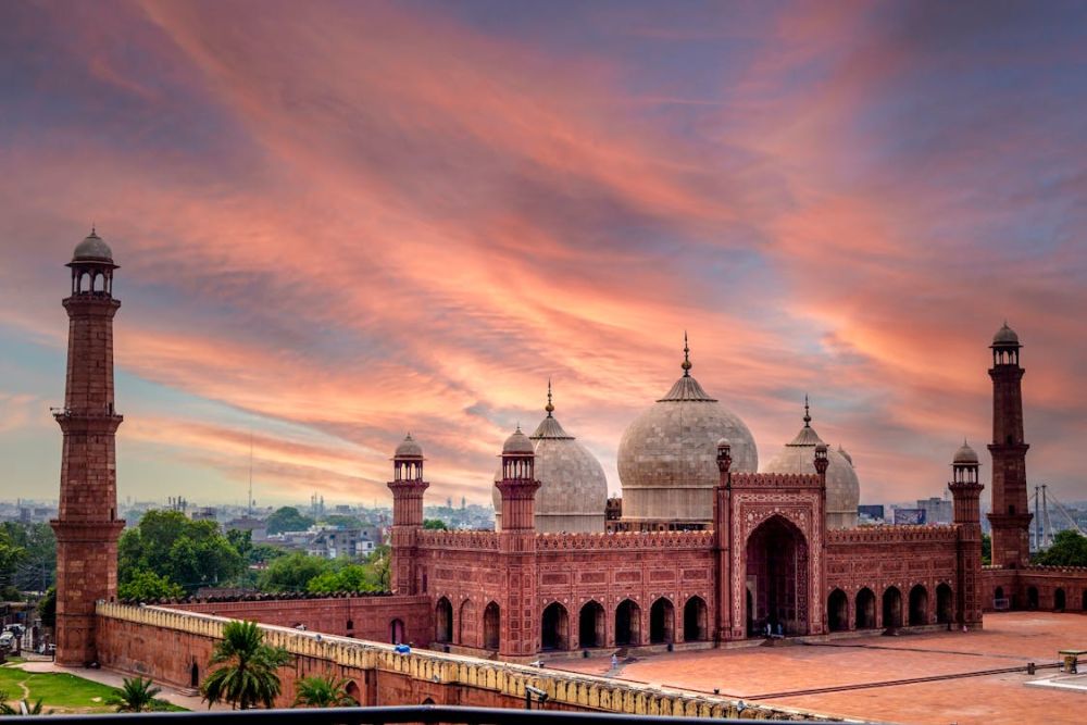 Travel Badshahi Mosque